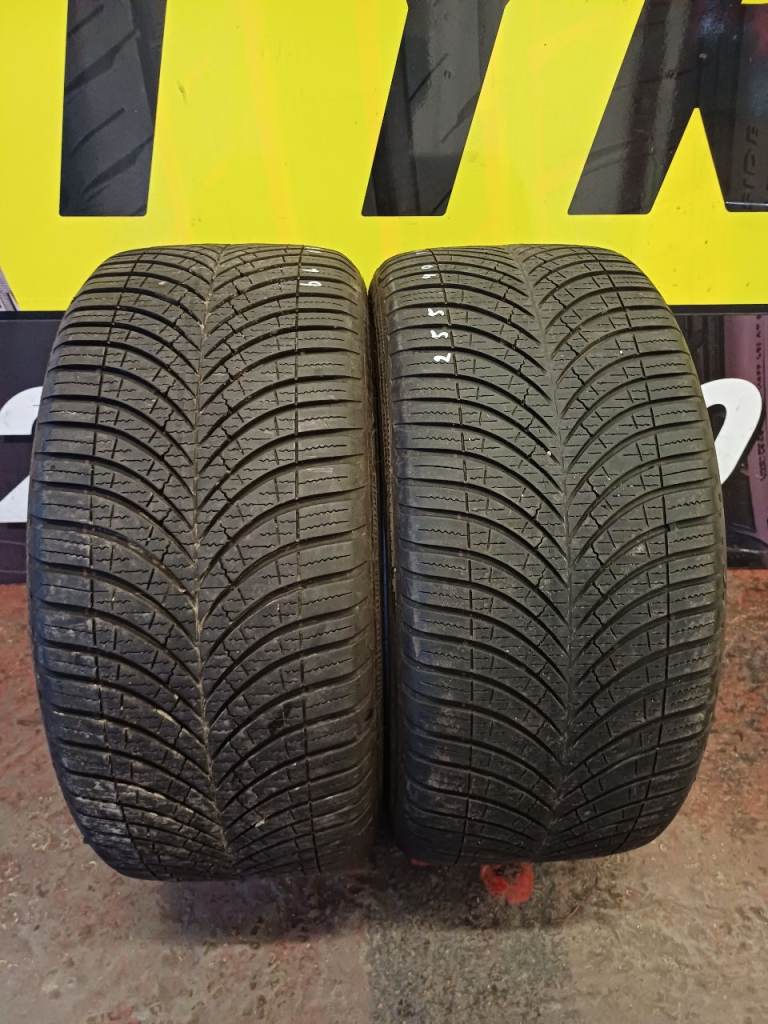 2x 255 40 19 Goodyear Tyres