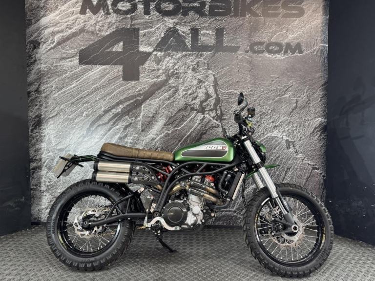 CCM MAVERICK 2022 STREET TRACKER SPITFIRE