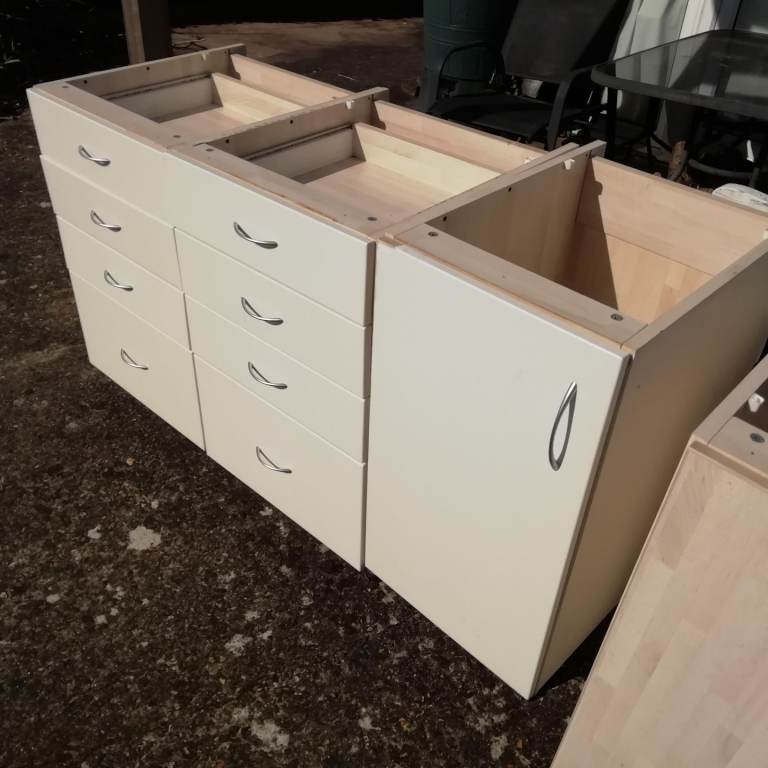 ***** FREE Kitchen Units - Cream Colour