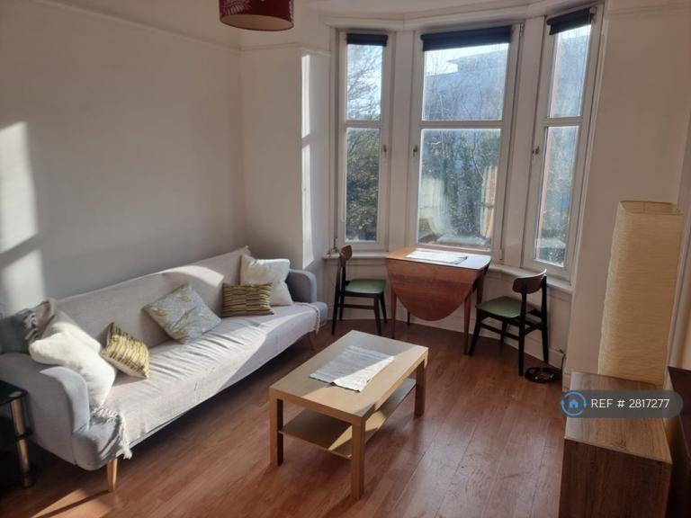 1 bedroom flat in Old Castle Road, Glasgow, G44 (1 bed) (#2817277)