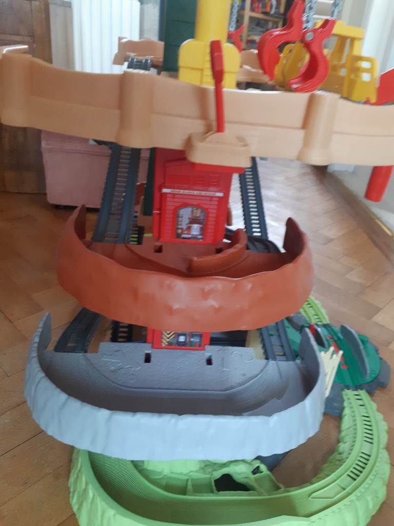 Trains & Cranes Super Tower