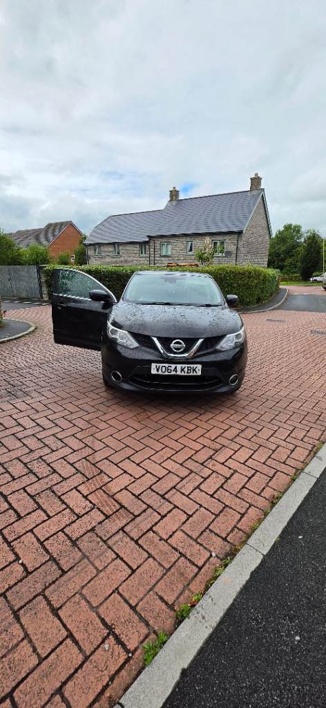 Nissan, QASHQAI, Hatchback, 2014, Manual, 1461 (cc), 5 doors panoramic sunroof