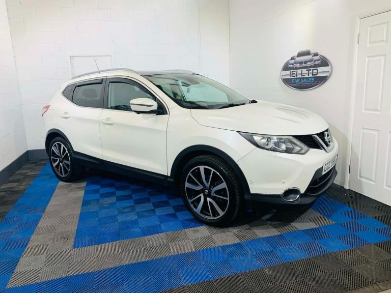 2014 Nissan Qashqai 1.5 dCi Tekna 5dr HATCHBACK Diesel Manual