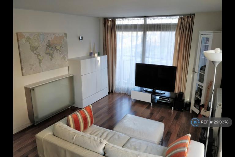 2 bedroom flat in West Parkside, London, SE10 (2 bed) (#2910378)