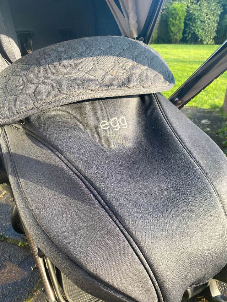 EGG 2 Navy Stroller (WITH MATCHING CARRYCOT) and other accesories. Suitable from BIRTH onwards