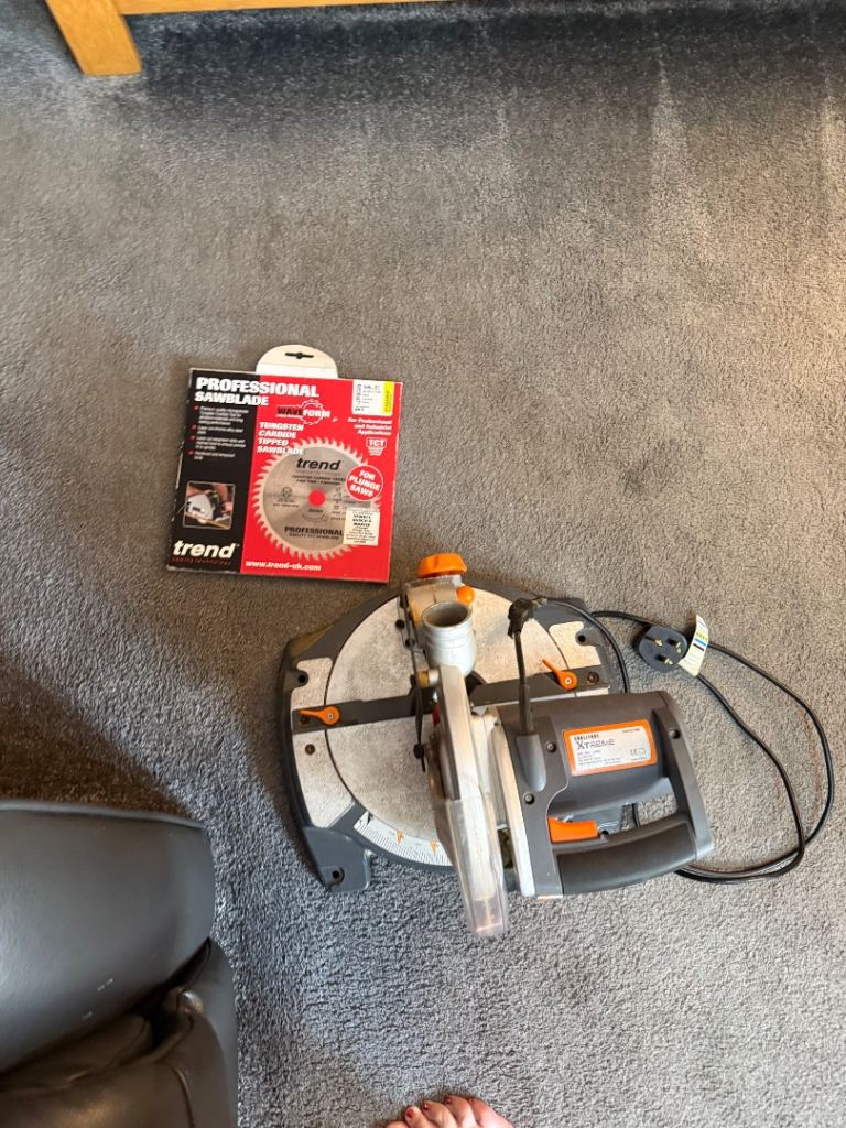 This is a Challenge Xtreme corded circular saw, likely the MMS5788 model. Power: 1500W motor.