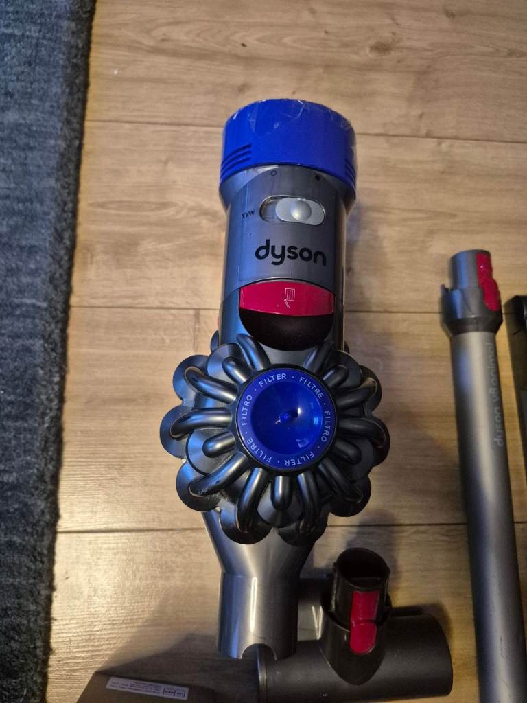 Dyson V8 new battery and filters, clean, I can deliver in Cambridge