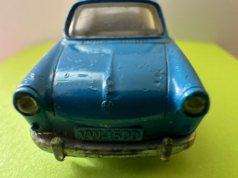 LEGO Volkswagen blue VW 1500 car