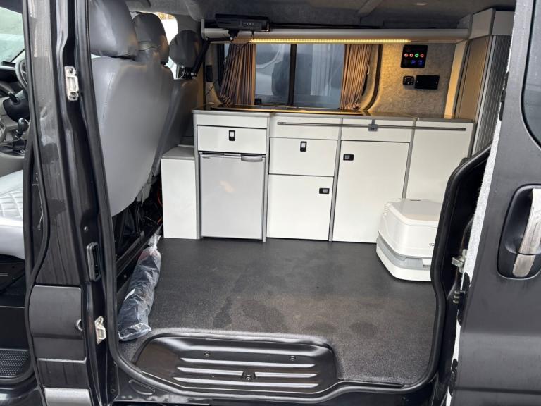 Vauxhall vivaro 2 berth camper 5 seats and 5 belts in good condition 