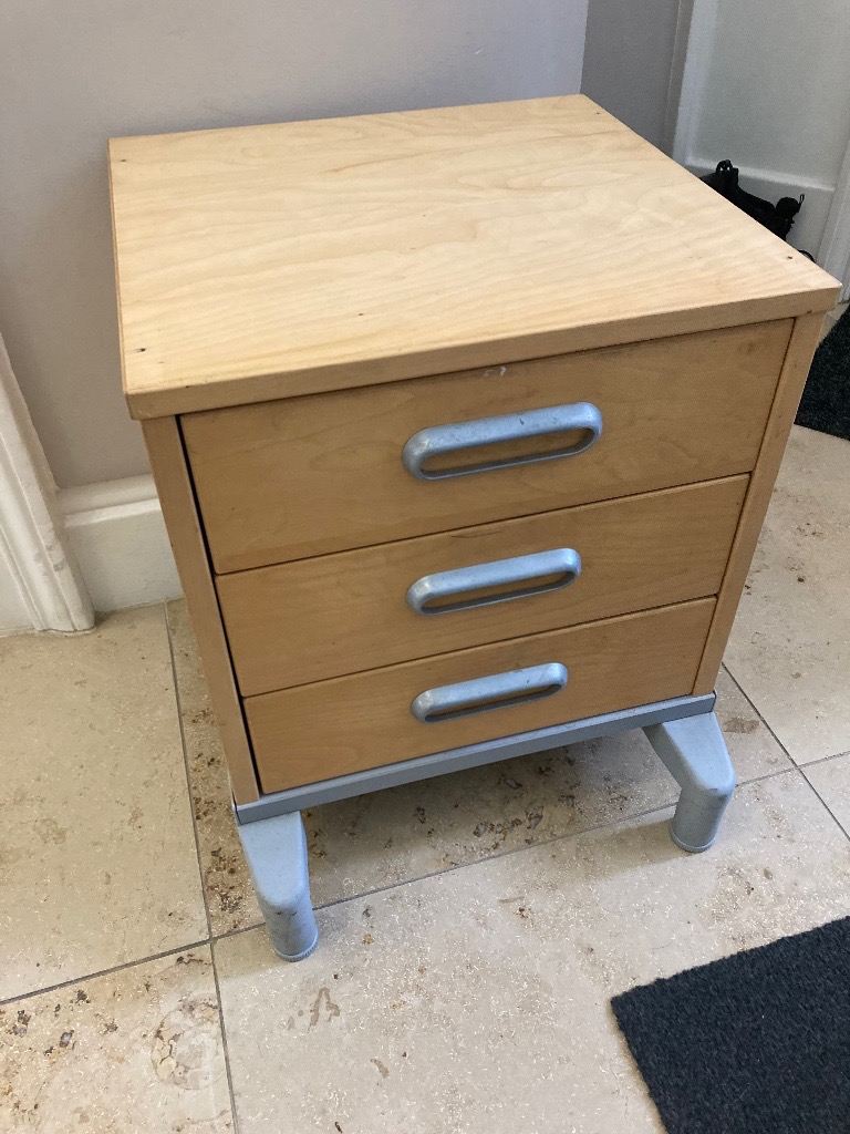 Small drawer unit ideal for a desk