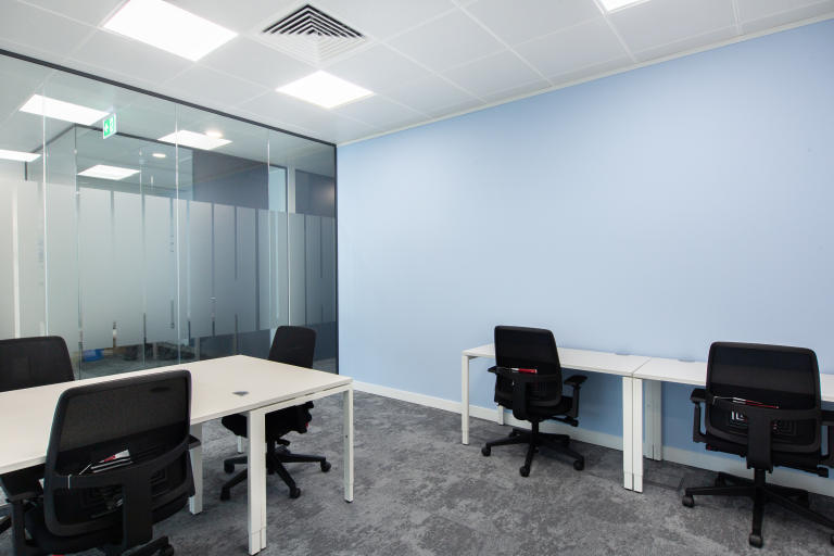 Watford - WD188YA \ Fully Furnished Office with 5 Desks