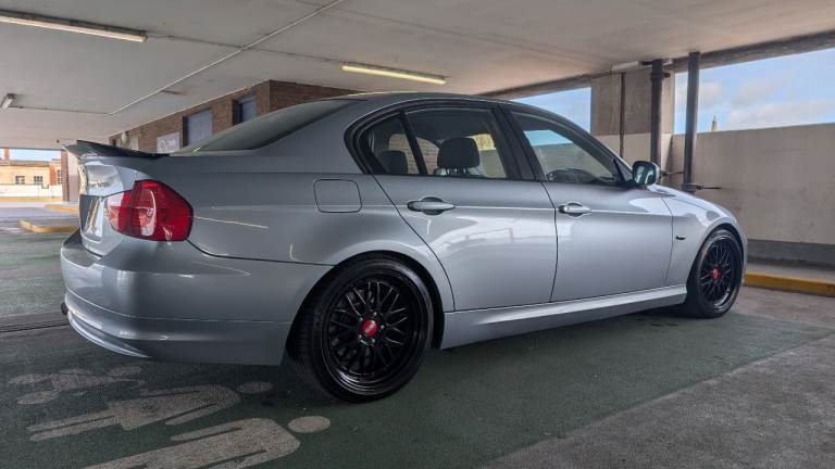 BMW 320D TASTEFULLY MODIFIED TIMING CHAIN DONE IMMACULATE 