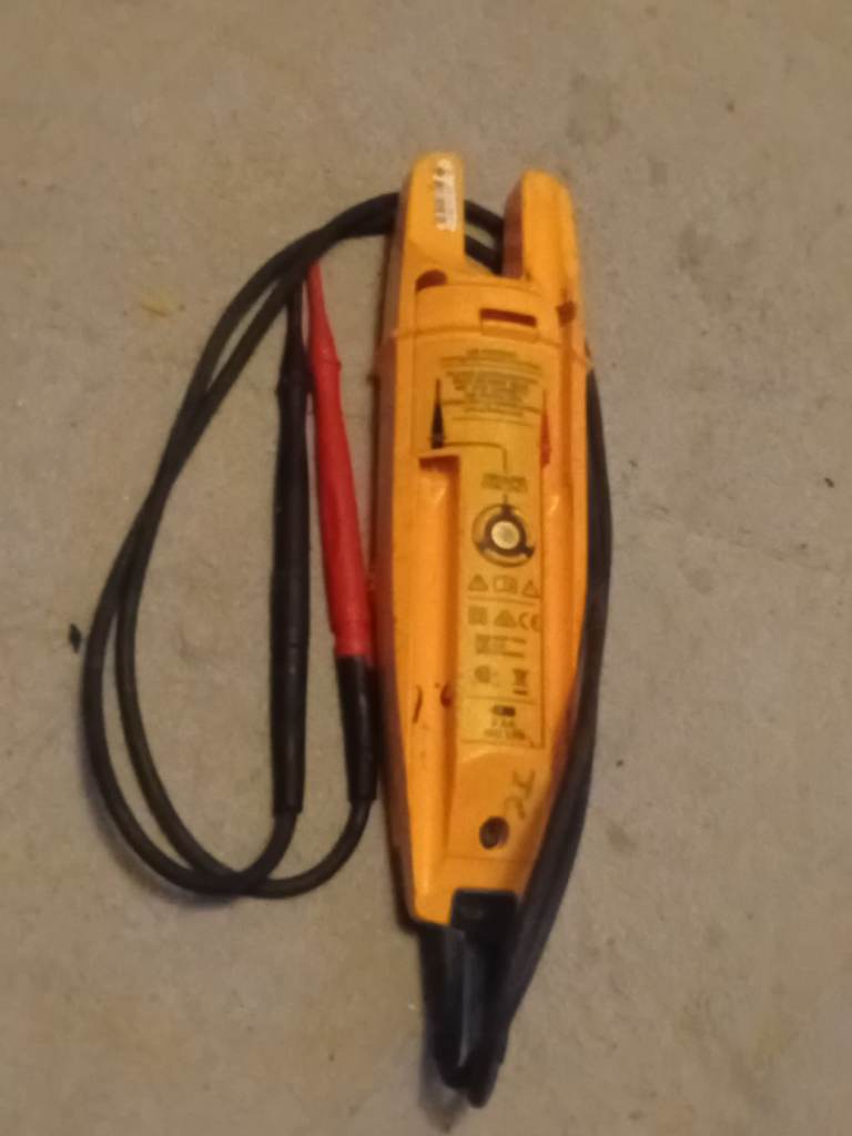 Fluke T6-600 with ground contact 