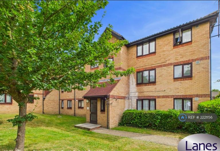 Studio flat in Enfield, London, EN1 (#2221156)