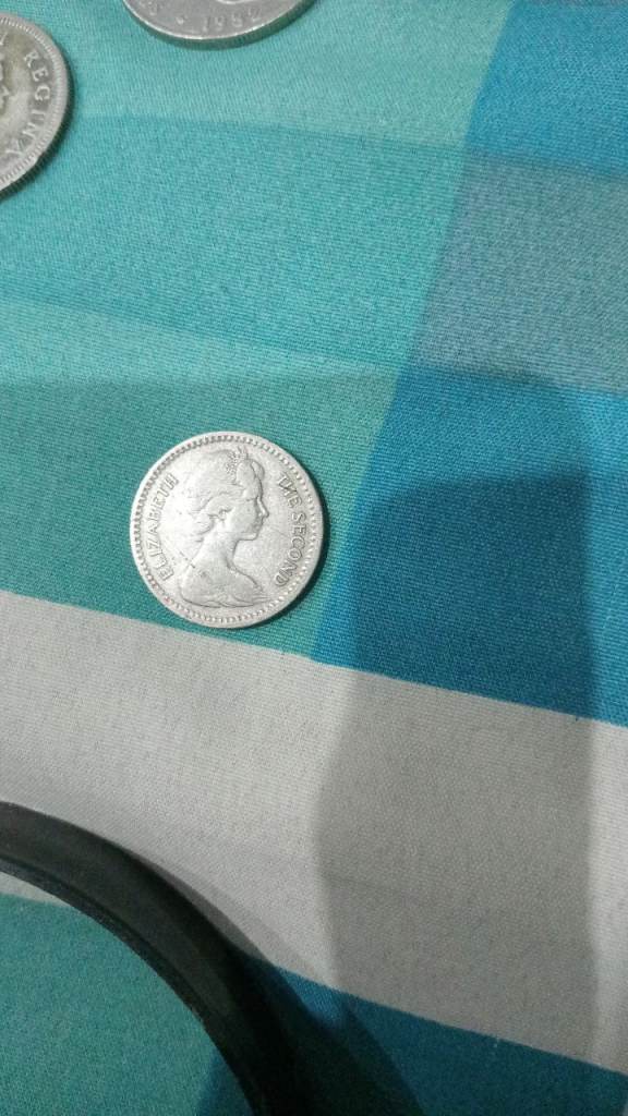 Vintage Elizabeth II Coin – Good Condition
