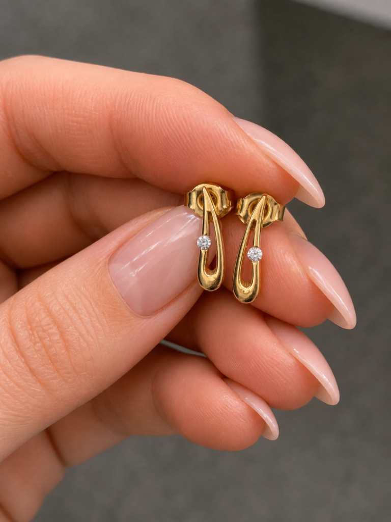 Extremely Fine 9ct Gold Diamond Earrings 