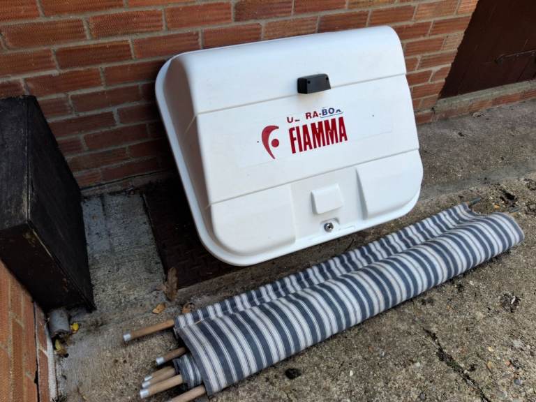 Fiamma ultra box with key and wind break.