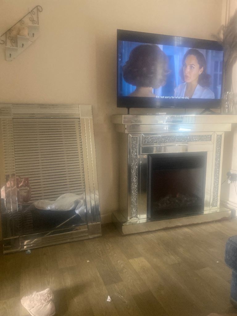 Large Mirrored Floor/Wall Mirror – Good Condition