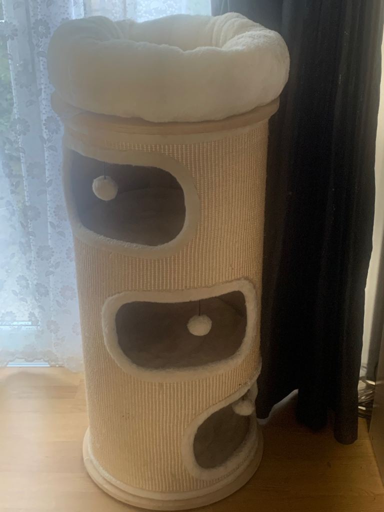 Cat scratching post/tree/bed