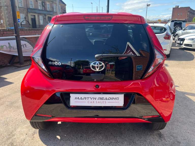 TOYOTA AYGO 1.0 VVT-i x-trend in Super Red 2021