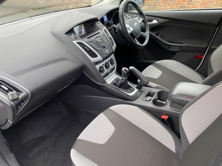 2014 Ford Focus 1.0 EcoBoost Zetec Navigator 5dr HATCHBACK PETROL Manual