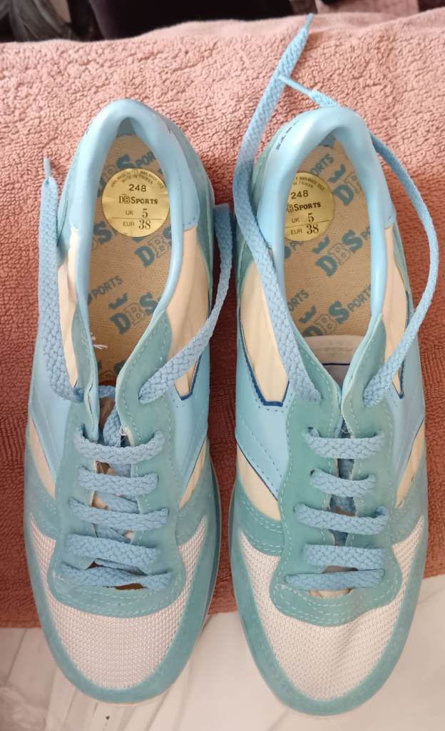 Vintage genuine unworn size 5 DB Sports ladies trainers 