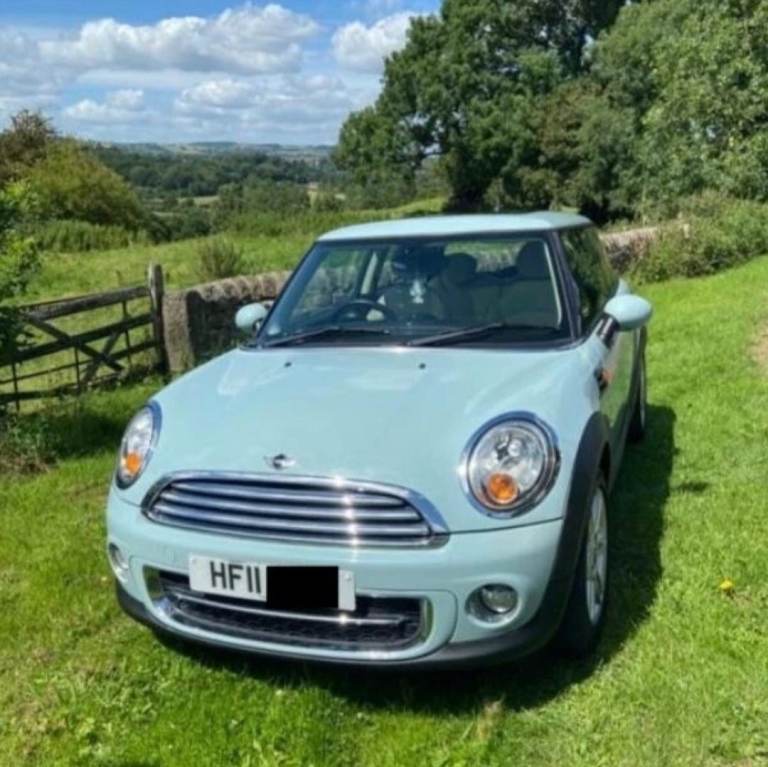2011 Mini Cooper D 1.6 * panoramic roof heated leather seats high spec edition *