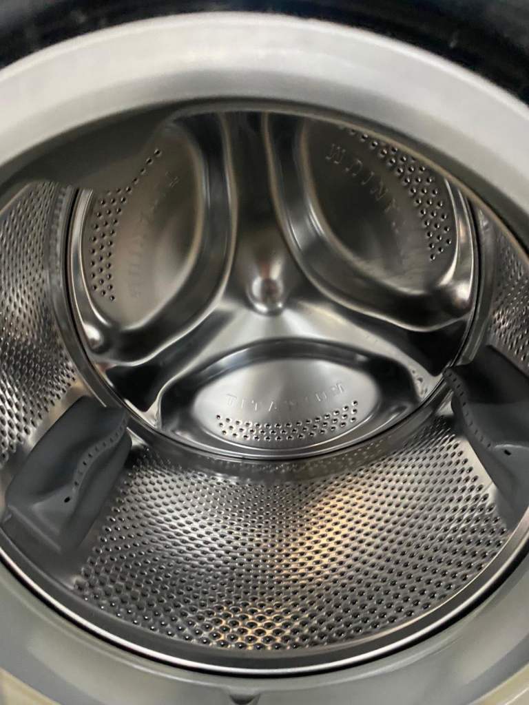 Hotpoint Large Drum Black 10KG Washing Machine 