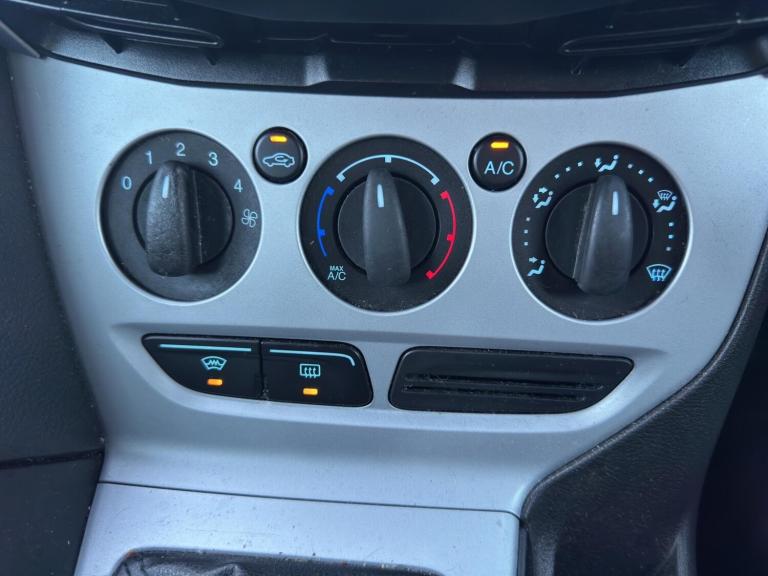 2013 Ford Focus 1.6 Zetec Euro 5 5dr HATCHBACK Petrol Manual