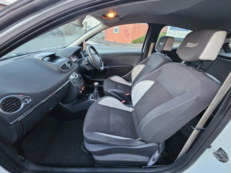 2010 Renault Clio 2.0 16V RenaultSport 200 3dr HATCHBACK Petrol Manual