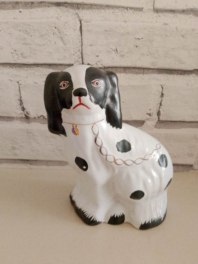 Vintage Ceramic Spaniel Dog Figurine – Black & White, Good Condition