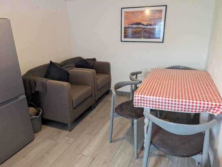 Forest Gate 1 bedroom flat move in today NO BILLS