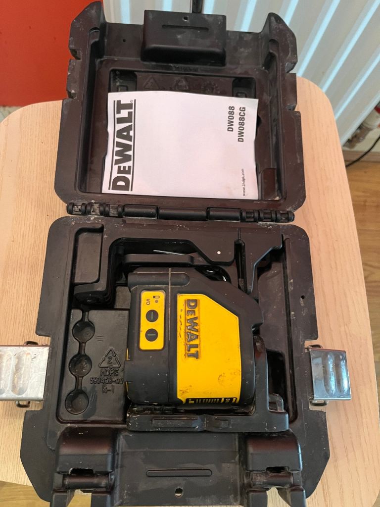 DEWALT DW088CG Green Cross Line Laser Level – 30m Self-Levelling