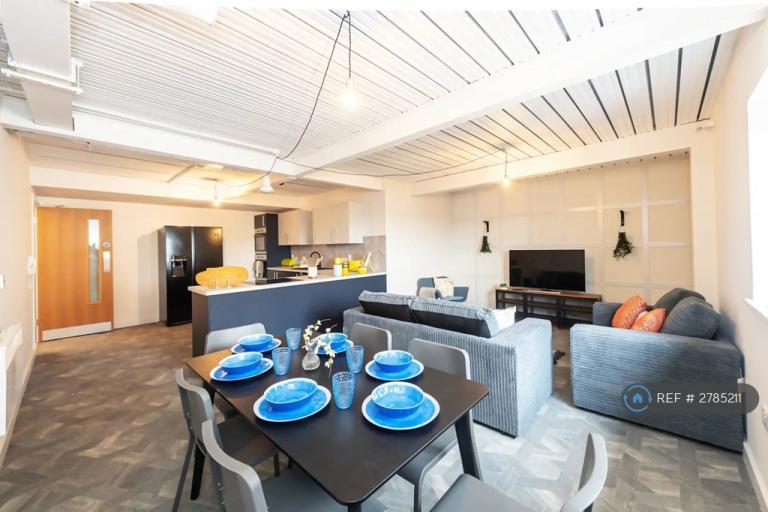 5 bedroom flat in Church Street, Ormskirk, L39 (5 bed) (#2785211)