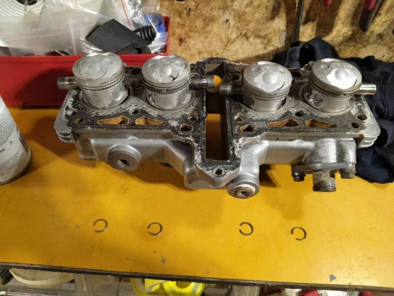 Suzuki GF250 cylinder + pistons