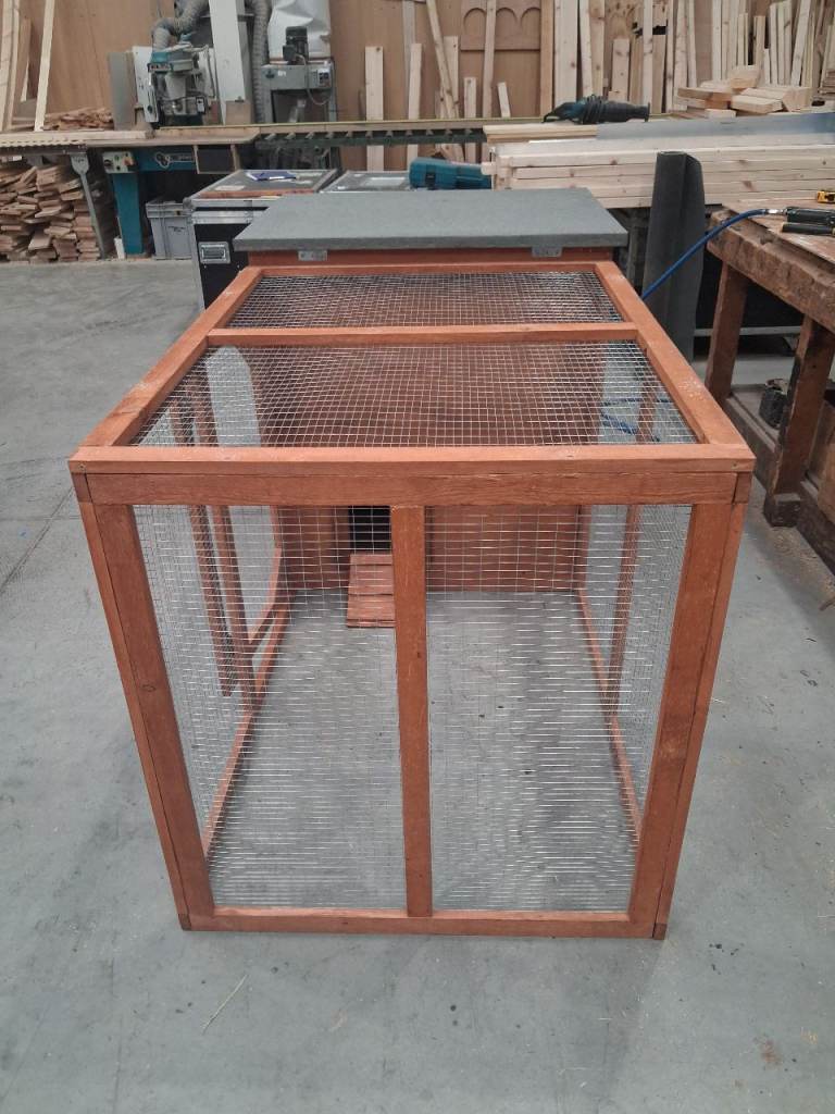 Wooden Rabbit Hutch with Run - Good Condition Pet House