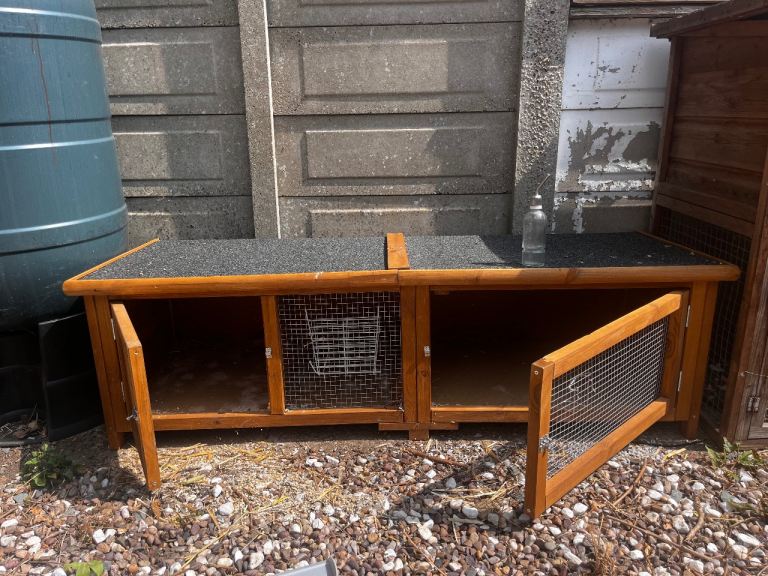 Outdoor cage and separate run 