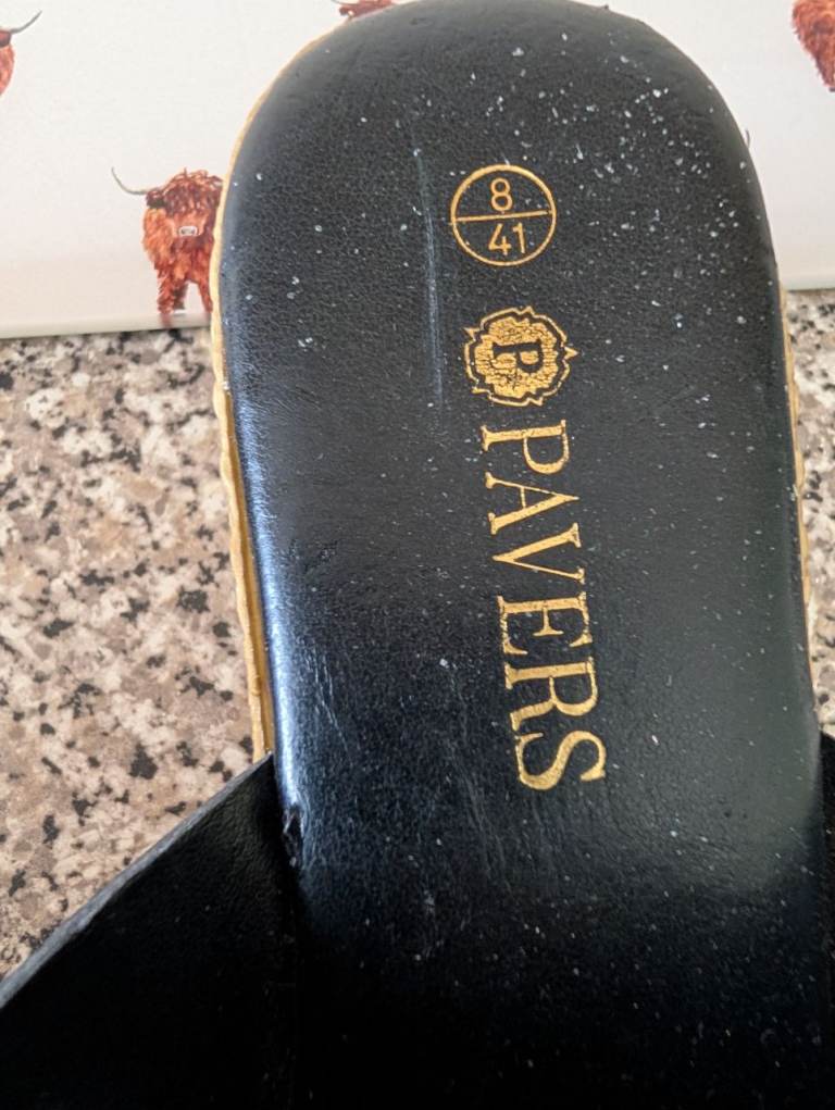 Pavers size 8 wedge shoes 