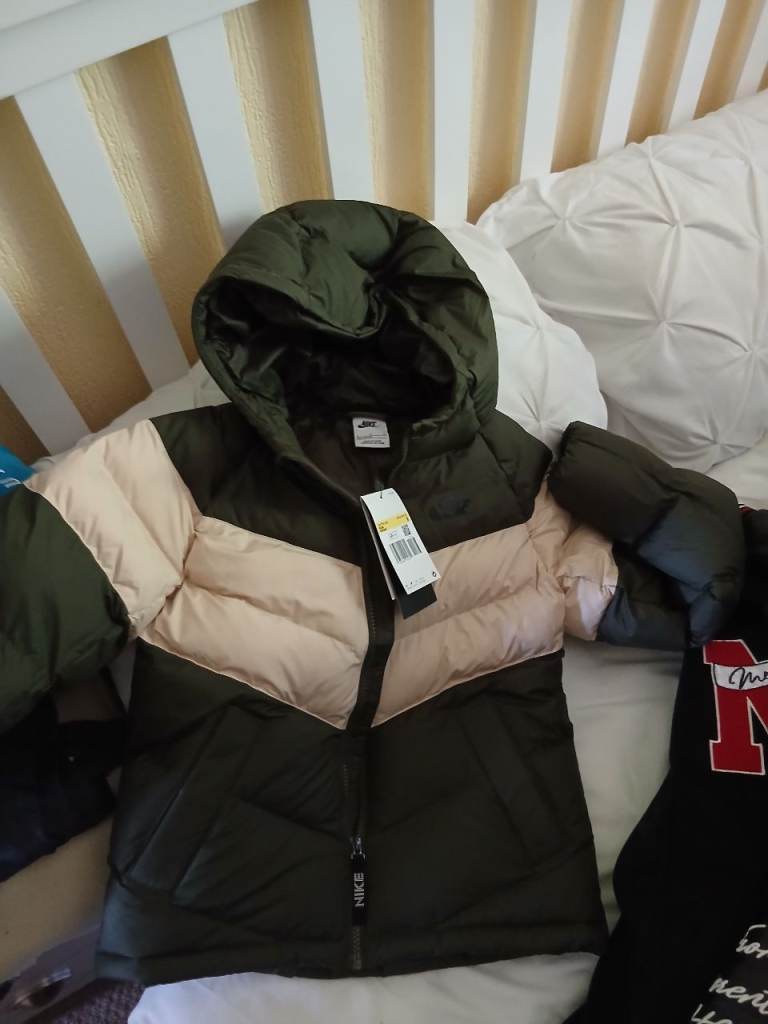 Childs nike coat,new with tags,aged 7-8
