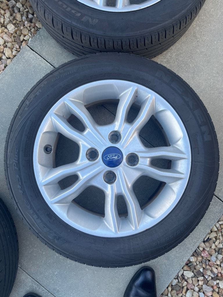 FORD FIESTA ZETEC ALLOY WHEELS AND NEW TYRES