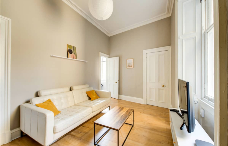 Stylish 2 bed furnished flat in great central location