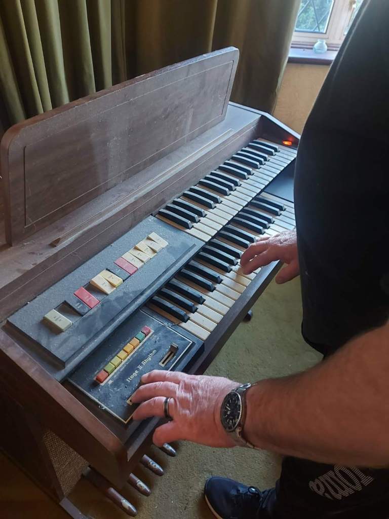 Hammond Electric Organ