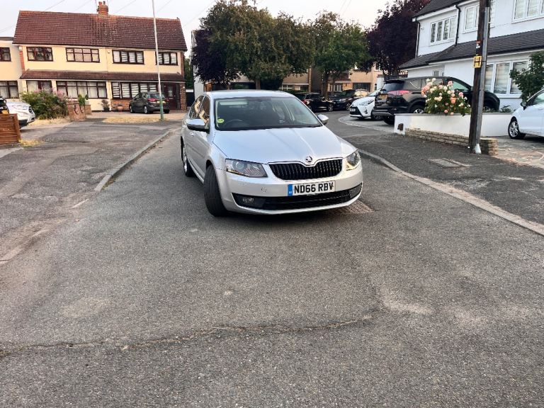 Skoda, OCTAVIA, Hatchback, 2017, Semi-Auto, 1598 (cc), 5 doors