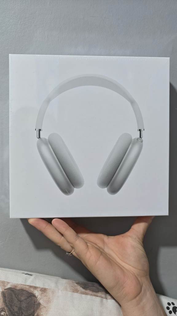 Brand New Apple AirPods Max Gen 2 Headphones in Silver