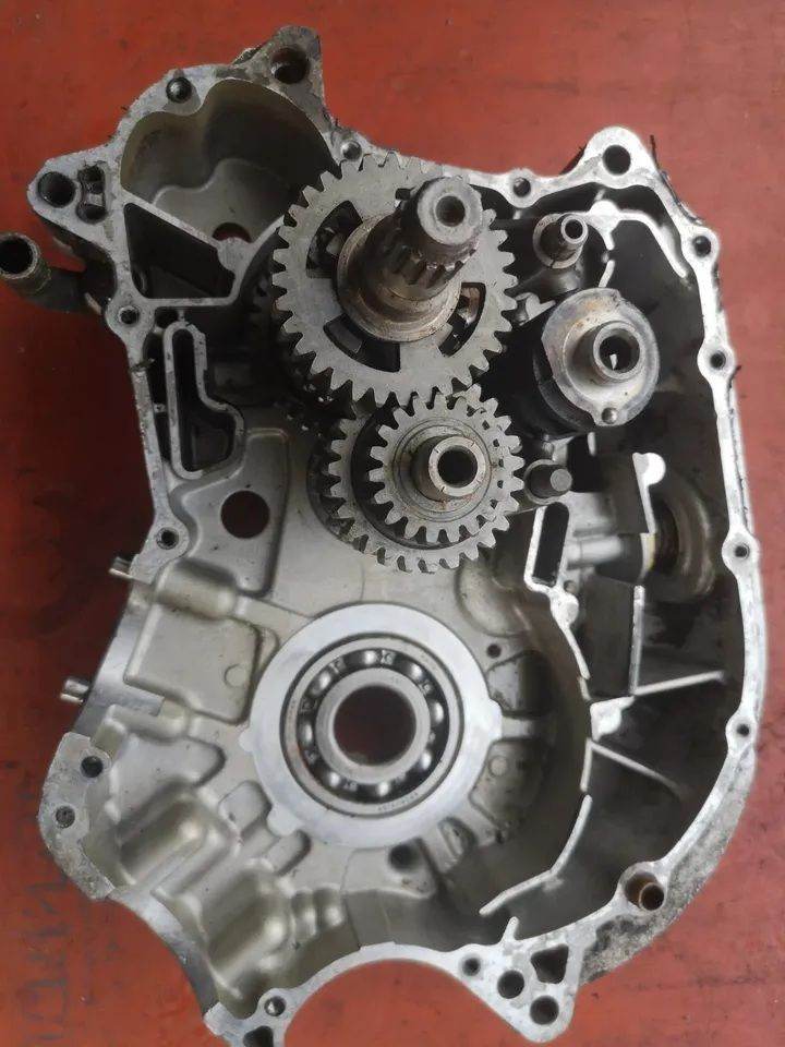 YAMAHA XVS 125CC DRAGSTAR GEARBOX AND CASING