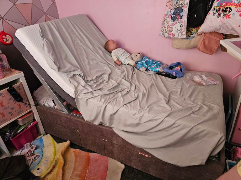 Adjustable Electric Single Bed – Good Condition