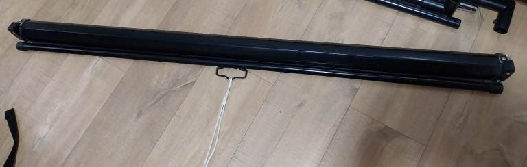 Pull down projector screen