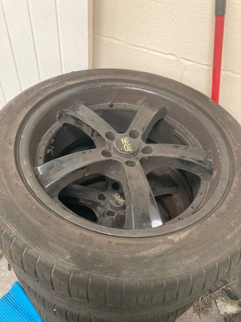 Oz Racing 20’ alloys 5x120 255 50 20 tyres