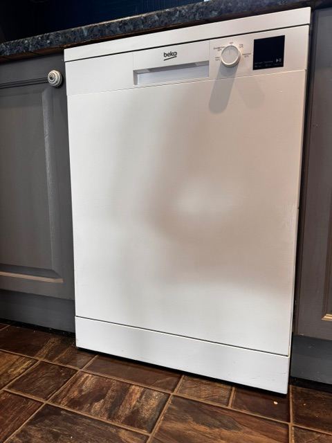 BEKO Dishwasher (DVN04X20W)