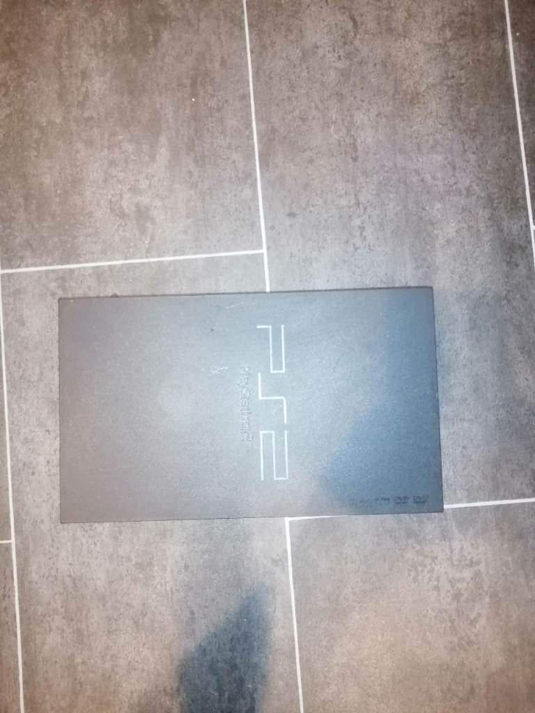 PlayStation 2 (ps2) includes cables and pad
